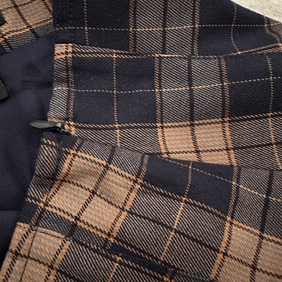 FOREVER 21 Brown Navy Blue Drop-Waist Pleated Plaid Mini Skirt - Picture 4 of 4